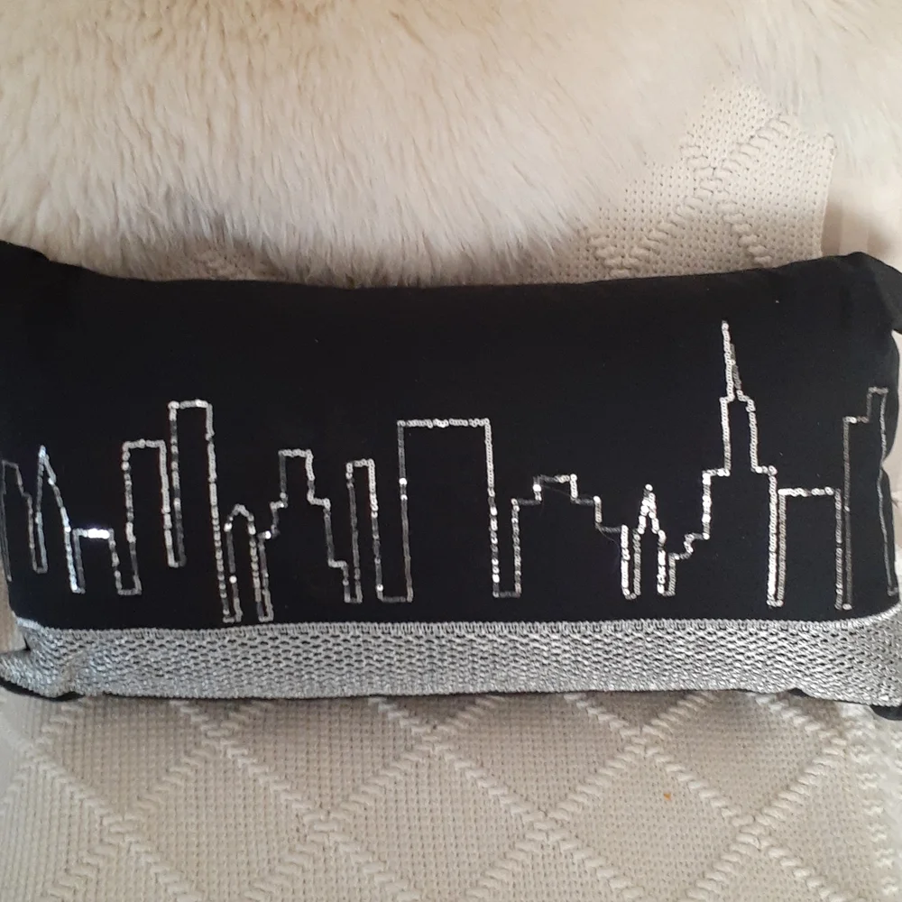 RIZZY HOME DECORATIVE CITY SYLINE PILLOW